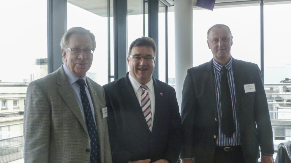 Mr Per Ch Gunnvall, Agency Chair, Mr Mark Weinmeister, Secretary of State for European Affairs of the State of Hessen and Mr Cor J. W. Meijer, Agency Director at the new Brussels Office