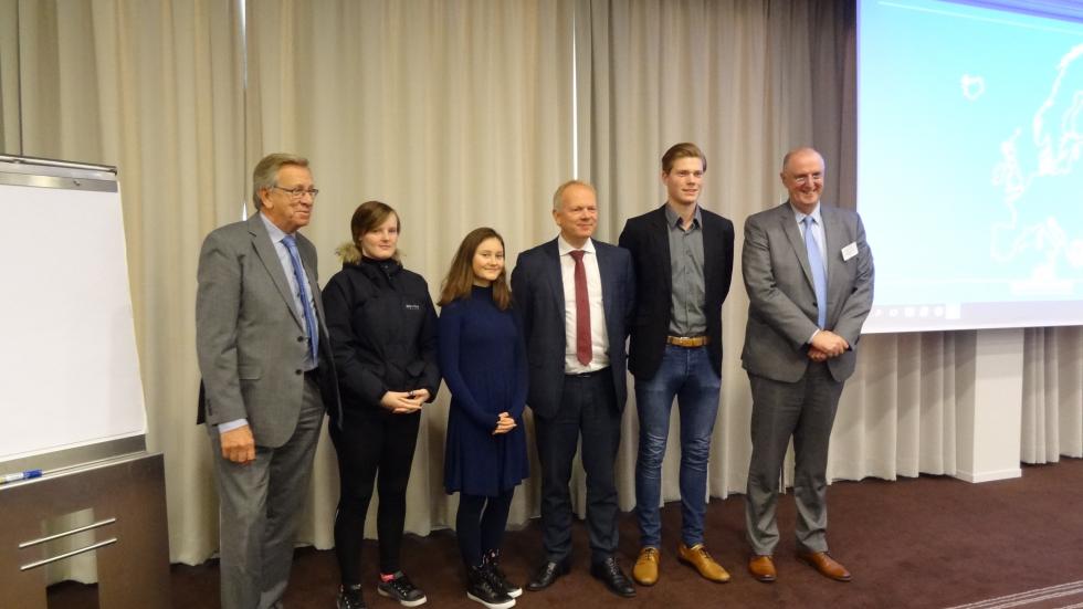 Mr Illugi Gunnarson, Minister of Education, Science and Culture, the Agency Chair and Director, along with Icelandic students