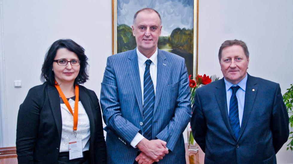 Elzbieta Neroj, Agency representative for Poland, C.J.W Meijer, Agency Director and Tadeusz Sławecki, Polish Secretary of State for Education Elzbieta Neroj, Agency representative for Poland, C.J.W Meijer, Agency Director and Tadeusz Sławecki, Polish Secretary of State for Education