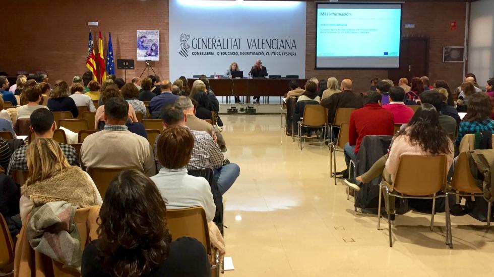 Ms Victoria Soriano from the Agency and Mr Josep Vicent Galán Rodrigo, Head of Teacher Training section of the Department of Education in Valencia participants at the event in Valencia