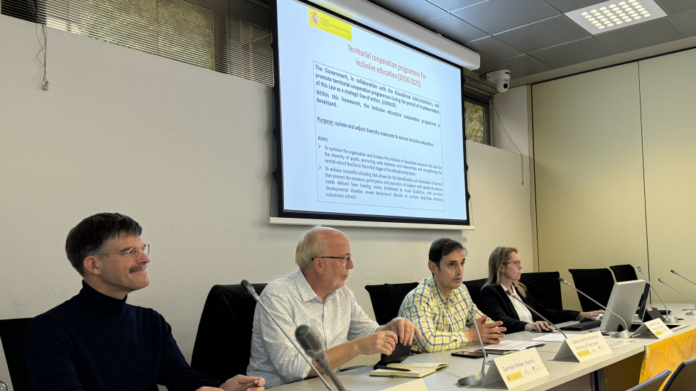 L–R: Tobias Buchner (Agency National Co-ordinator, Austria), Germain Weber (Agency Representative Board member, Austria), Eladio Sánchez Martínez (Agency Representative Board member, Spain) and Laura Romero Garijo (Agency National Co-ordinator, Spain). Four people sit in front of a presentation screen