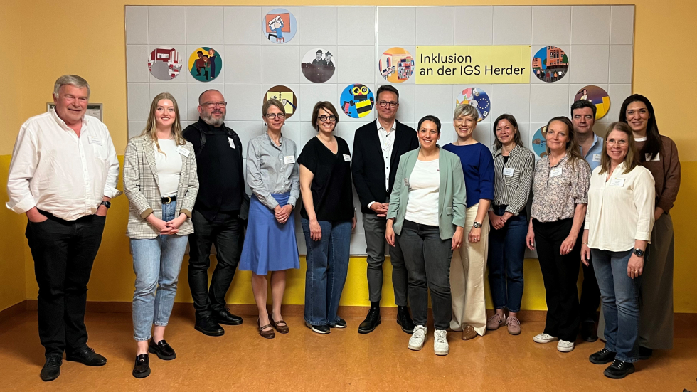 The CAFIE participants in the school in Hesse. A group of people standing in a school hall