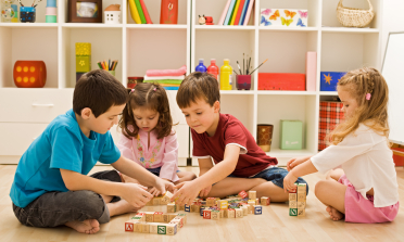 children play with building blocks