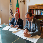 Secretary-General of the OEI Mariano Jabonero and EASNIE Director João Costa signing the co-operation agreement